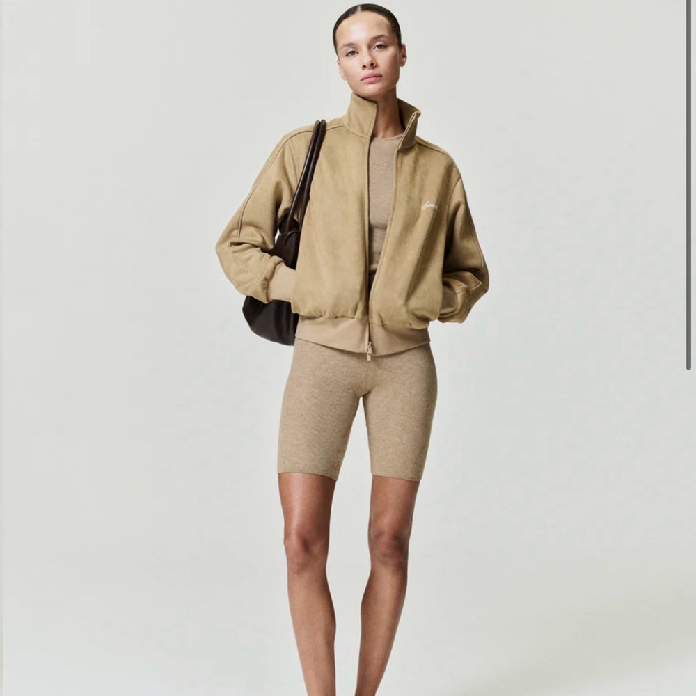NWT ESSENTIALS
Womens Rib Knit Bike Short